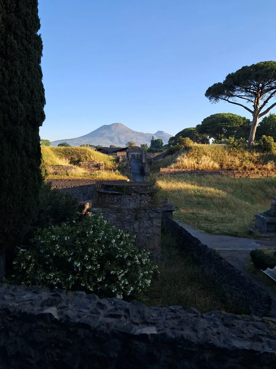 Pompei all’alba